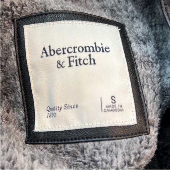 NWOT Abercrombie & Fitch Asymmetrical Snap up Fleece - Picture 7 of 9